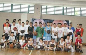 武汉篮球夏令营集体照
